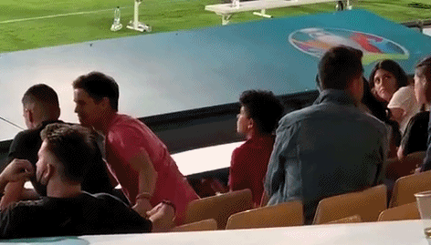 迷你罗为父亲伤心落泪
