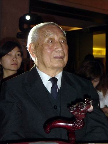 戴梦得董事长_董事长办公室图片