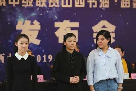 山西书海·路鑫队棋手储可儿、谷宛珊、黄嘉怡集体亮相（从左到右）