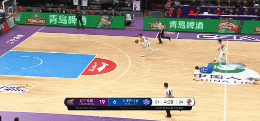 郭艾伦扣篮