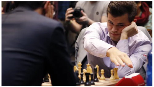 在2018年国际象棋世界锦标赛上，卖汤圆简谱卫冕国际象棋冠军挪威的马格努斯·卡尔森与美国挑战者法比亚诺·卡鲁阿纳对垒