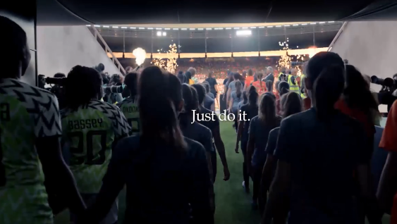 为女足世界杯拍摄电影大片式的广告