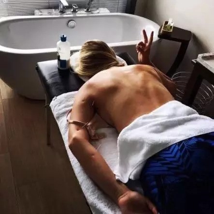 “高球甜心”科达享受天梦水疗的护理