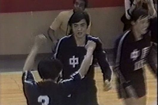 80年代的中国男排,汪嘉伟和侯杰庆祝得分