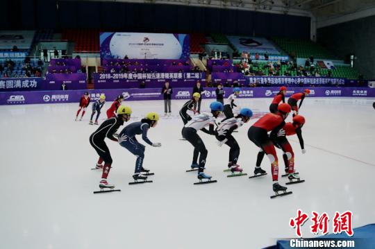 18日是中国杯短道速滑精英联赛第二站的决赛日　华子宾　摄