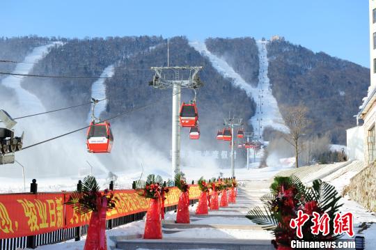 亚布力阳光度假村滑雪场开启今冬首滑