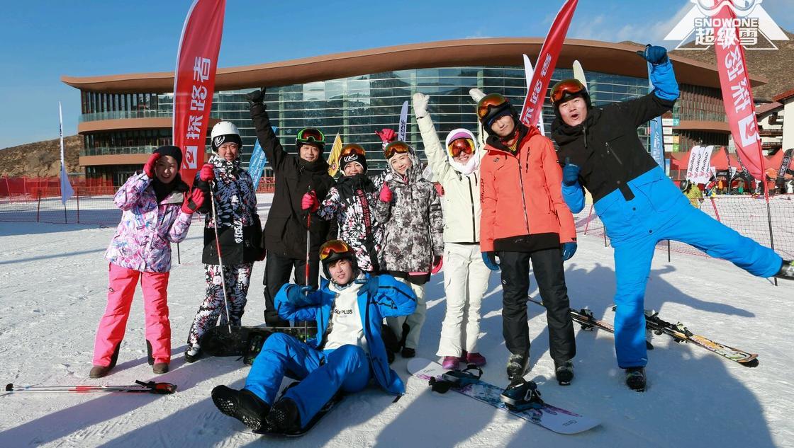 第二场明星赛“小主护卫队”获胜