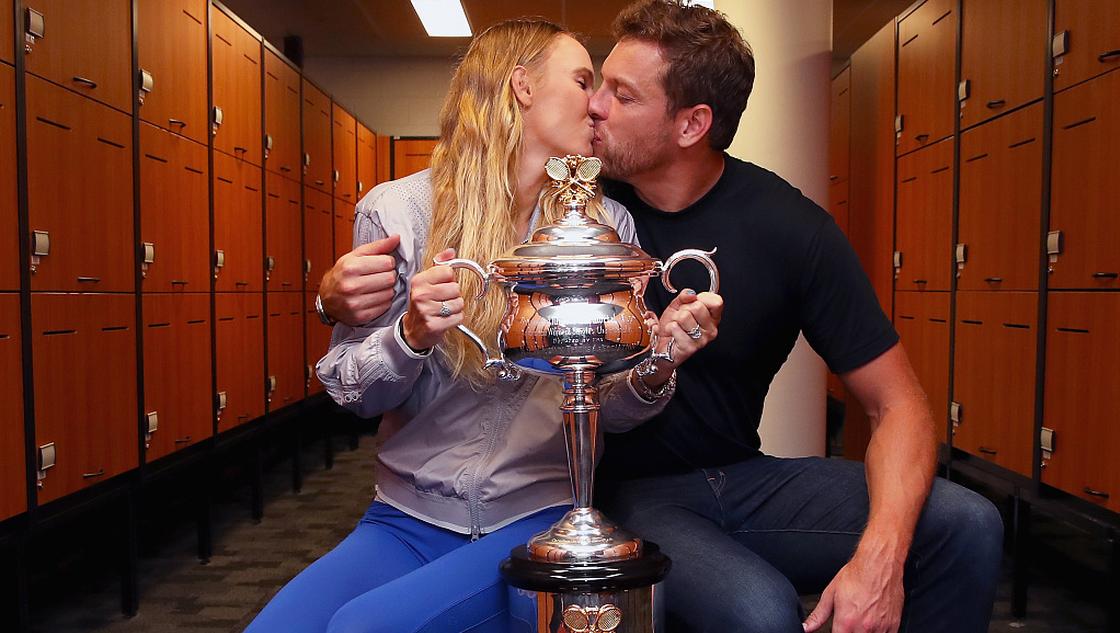 沃兹更衣室拍写真和男友激吻