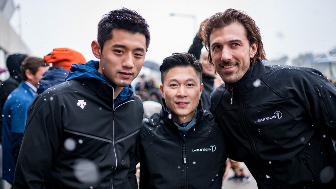 张继科邓亚萍李小鹏亮相劳伦斯