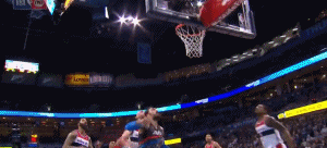 【影片】飛踹踢襠?水行俠搶籃板慘遭暗算,失去平衡踢襠被判罰技術犯規!-黑特籃球-NBA新聞影音圖片分享社區