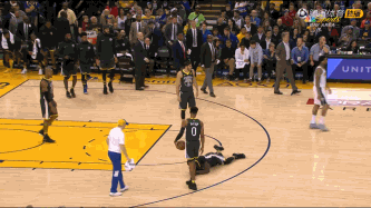 【影片】慘!追夢綠被肘臉倒地不起 裁判竟然不管-Haters-黑特籃球NBA新聞影音圖片分享社區