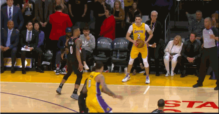 【影片】庫茲馬爆粗口,沃頓怒扯領帶,小Thomas英雄球讓湖人全隊沮喪!-黑特籃球-NBA新聞影音圖片分享社區