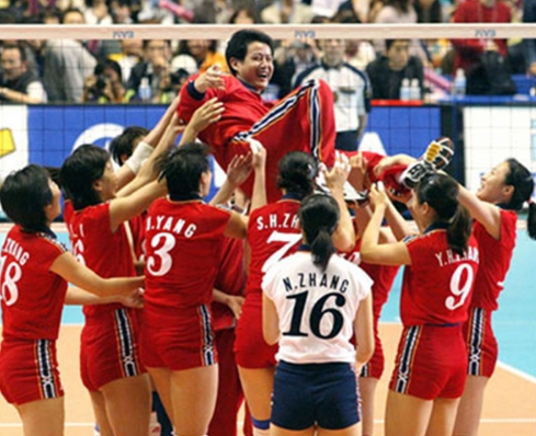 陈忠和率领中国女排夺得雅典奥运冠军