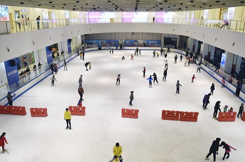 随着北京冬奥会的升温，一批冰雪场馆项目乘势而上。