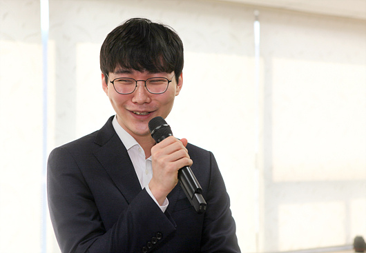 冠军朴廷桓九段接受采访