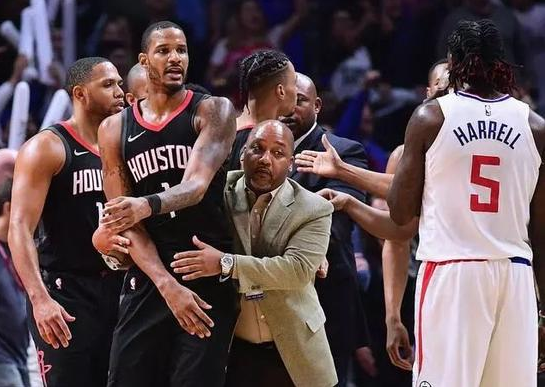 兩天三場大型衝突NBA變角斗場?場上拳擊場下約架,這賽季太火爆了!-黑特籃球-NBA新聞影音圖片分享社區