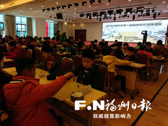 福州举办围棋俱乐部段位赛 吸引近600名选手参加 比赛现场