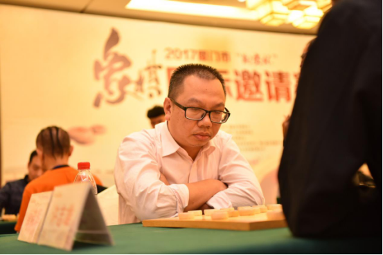 加拿大棋手一脸严肃