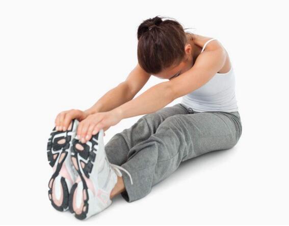 训练后全身酸痛? 经典拉伸动作恢复肌肉弹性