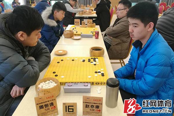 晚报杯围棋赛战罢四轮 株洲晚报队周恒逸领跑 晚报杯比赛现场