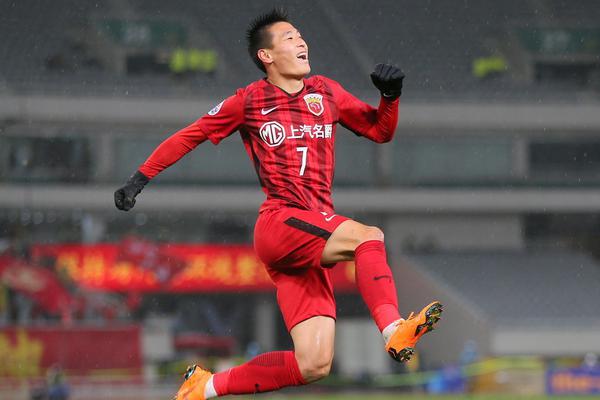 Uzi，C罗，詹姆斯，三个领域的人气王，谁最名不副实？