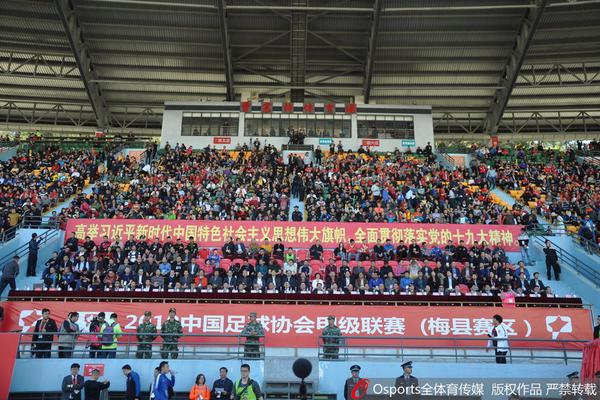 稍有回暖！克莱替补7中4&三分6中3拿11分4板3助 出现一次关键失误