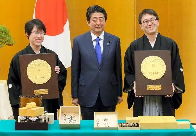 井山裕太获国民荣誉奖
