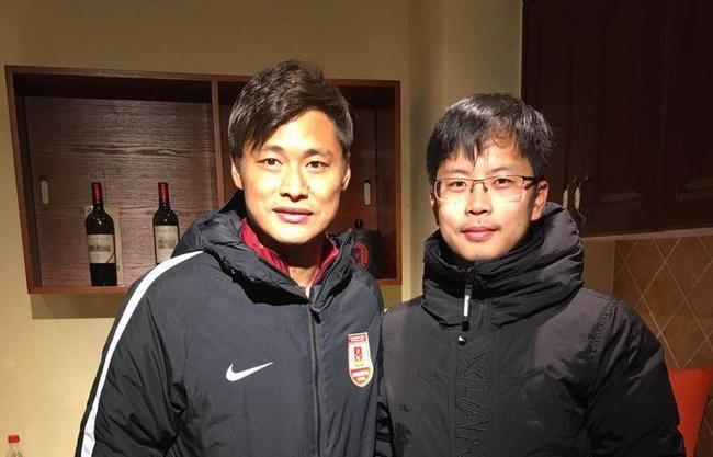 杜震宇和肆客足球记者