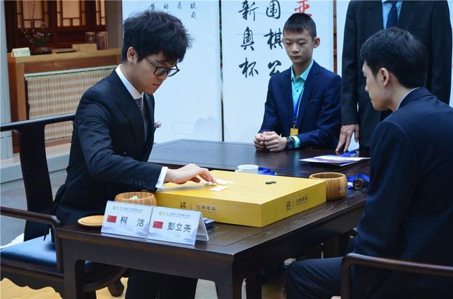 决赛首局柯洁击败彭立尧