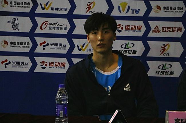 (¨深圳)江苏男排赢复仇战 广东主帅称赞刘向东