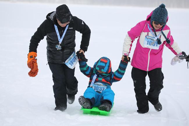 2017中国·阿尔山踏雪板雪地竞速赛迎新开赛