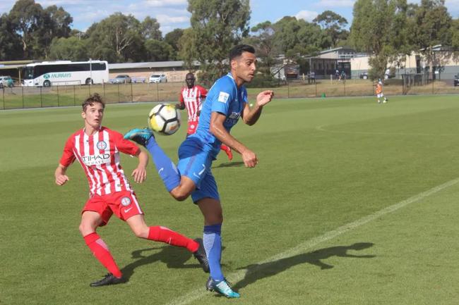 扎哈维脚后跟触球