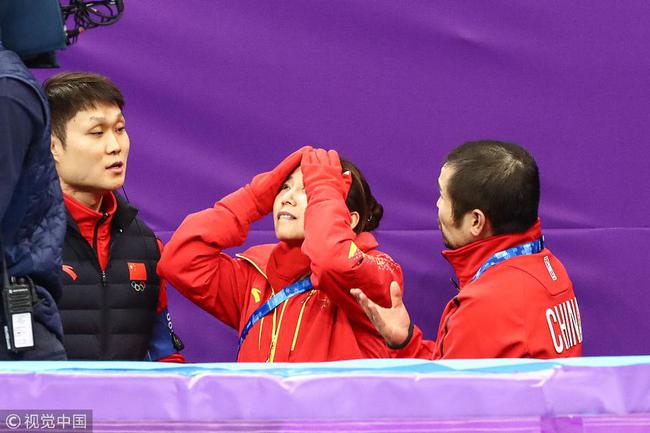 中国队被判犯规无缘奖牌，教练李琰掩面失落