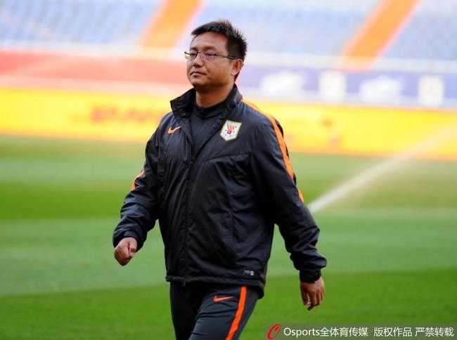 鲁能教练赞韦世豪重感情:他国足首球球衣送我