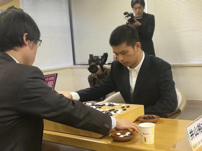 LG杯决赛中国小将谢尔豪首局获胜