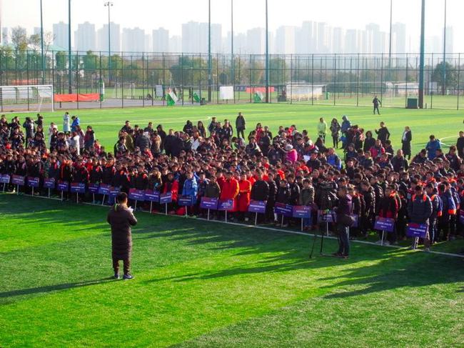 2018青少年足球冬令营邀请赛洋湖开幕