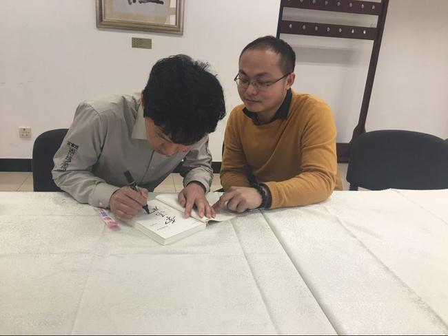 唐韦星找李昌镐签名