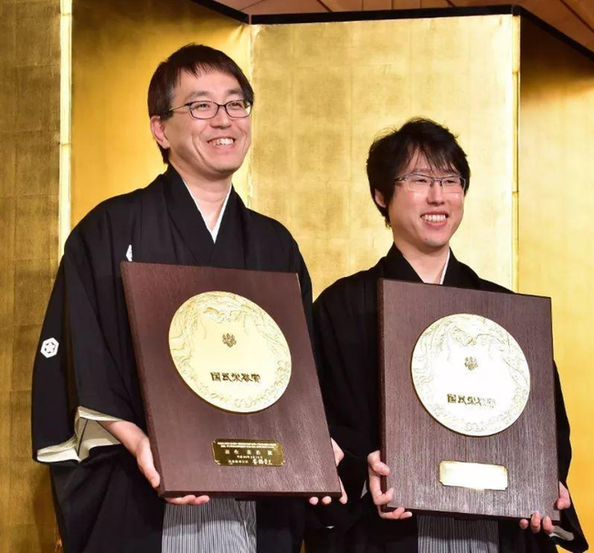 井山裕太与羽生善治被授予日本国民荣誉奖称号 棋牌 新浪竞技风暴 新浪网
