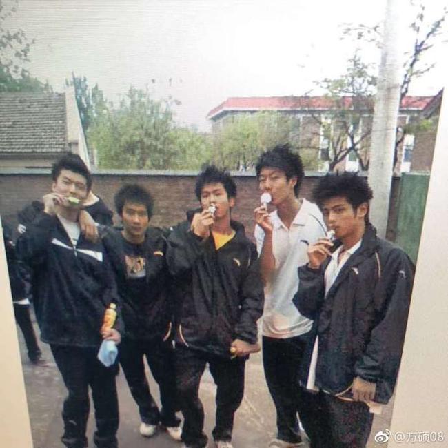 CBA众球星晒18岁照片〈热潮〉 方硕杀马特造型秒杀一片＜¨球星＞