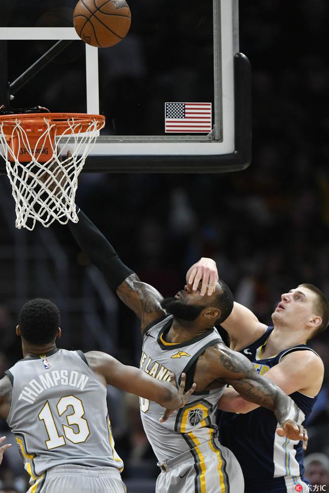 NBA直播掘金队激战正酣 约基奇率队冲击季后赛关键战役全场实况追踪