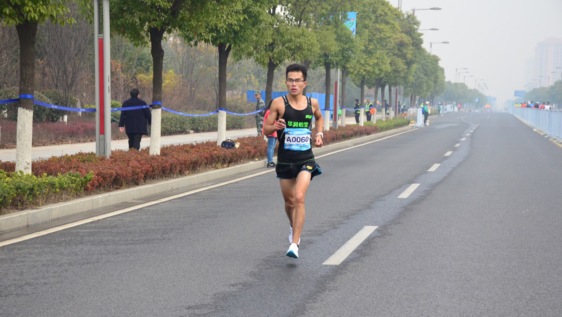 张家港马拉松狄鋆获国内冠军