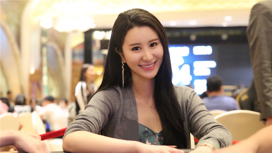 高清-扑克美女牌手张晨旭