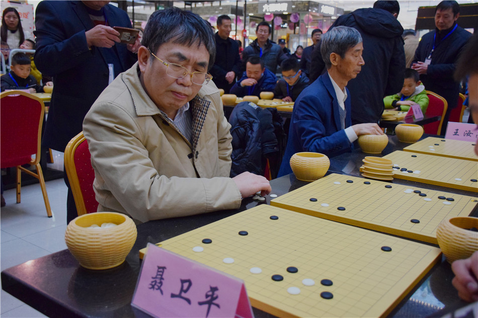 高清-元旦国手进商场指导棋迷