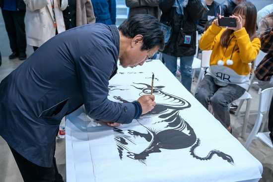 歐亞學院丨現(xiàn)在是過去的未來：一場“非遺+青春”的美麗邂逅