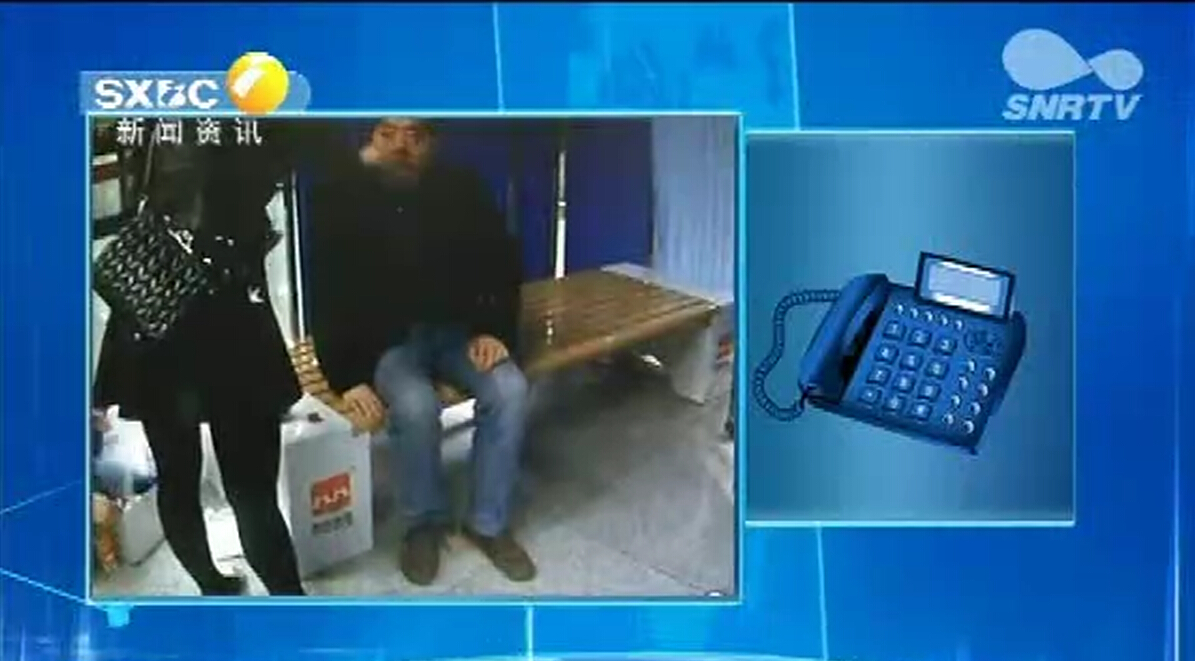 一男子疾病发作倒在地铁站台 监控记录救援全过程 