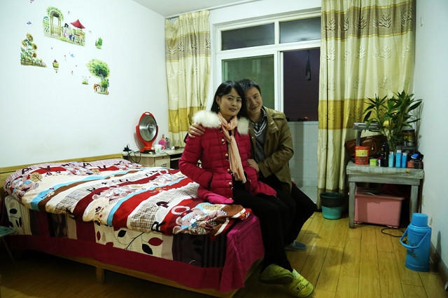 住在出租屋的夫妻们日常生活