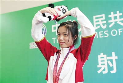 杨倩王芝琳团体赛携手夺金，杨倩自曝