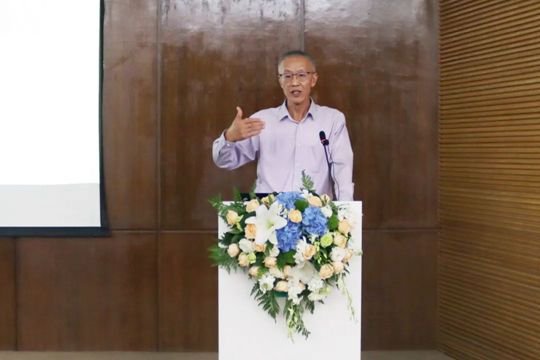 孙建荣教授作专题报告