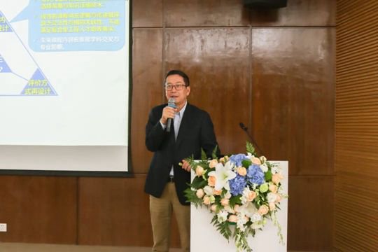 周利民教授作专题报告