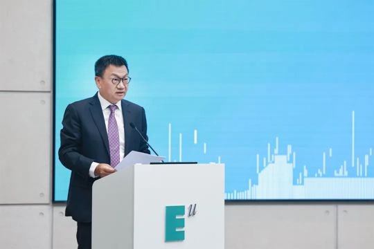 (图二)西安欧亚学院董事长胡建波致辞
